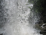 on peut passer dessous la cascade