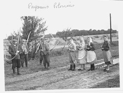 56-60 PL 06 paysans
