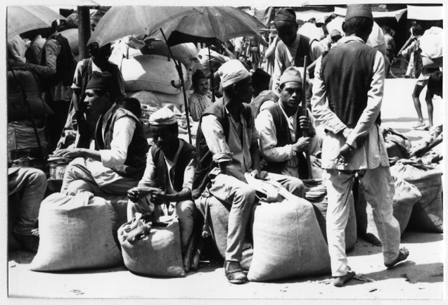 034 A KATHMANDOU, marché aux grains
