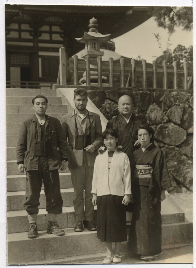 054 Avec TAKURO, bonze deSAMPOIN, et sa famille	