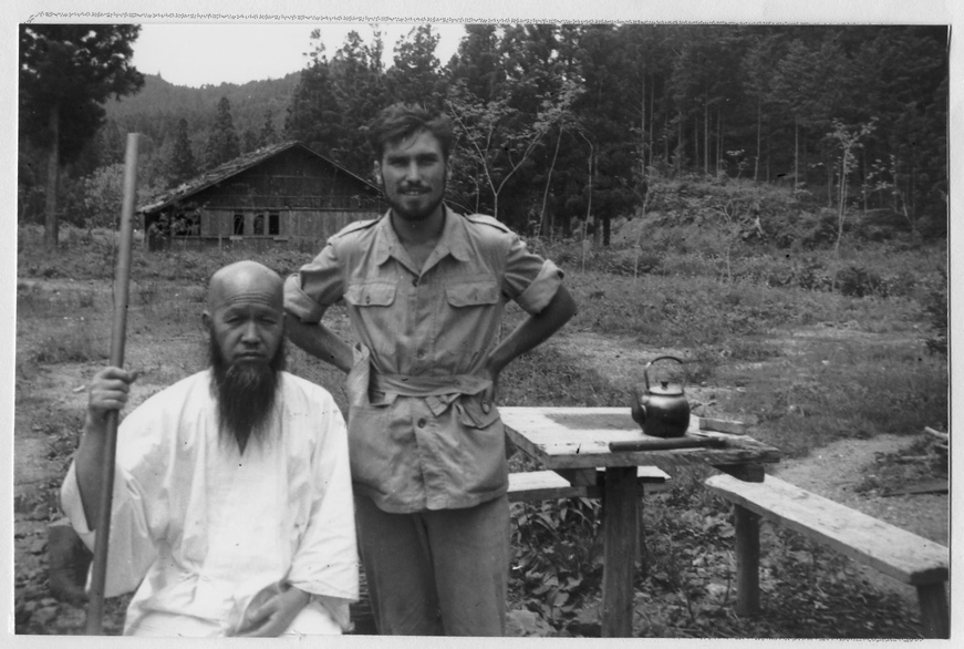 078 GEORGES avec son ami moine boudhiste