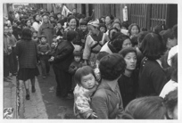 087 Queue dans une banlieue de TOKYO